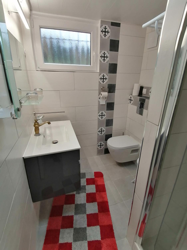 Bathroom 9