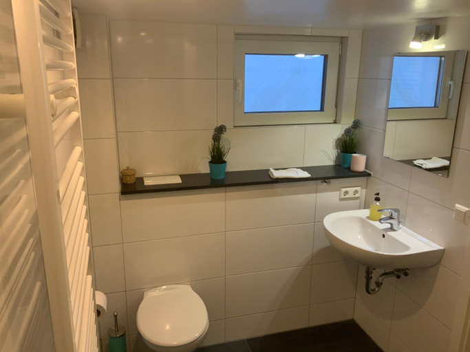 Bathroom 4, ruhiges privates Zimmer in Freiburg, zentrumsnah, Nahe Europapark, Freiburg im Breisgau