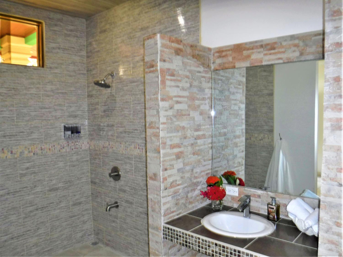 Bathroom 3, Coco Beach Village, Aguirre