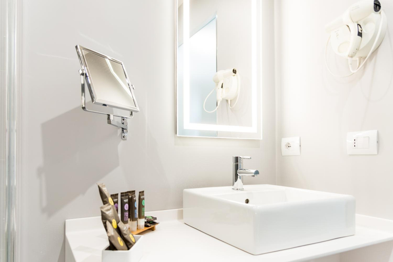 Bathroom 7