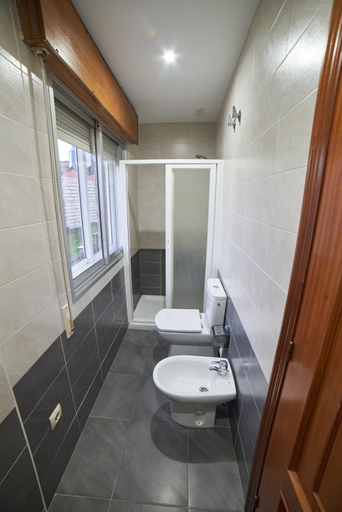 Bathroom 5, Hostal Molgas, Ourense