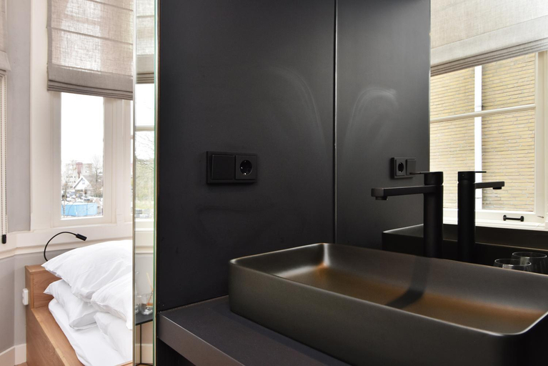 Bathroom 3, Boutique Hotel Havenkantoor, The Hague