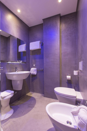 Bathroom 2, Hotel Romantico, Rimini