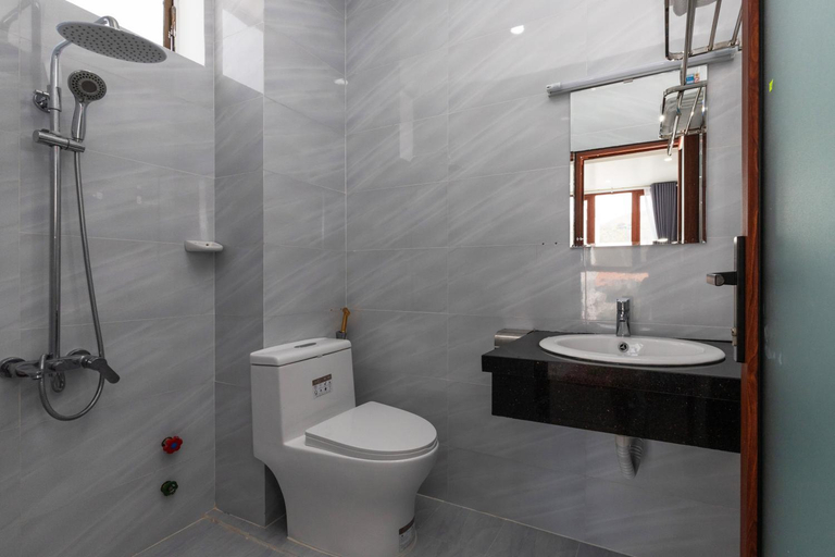 Bathroom 3, Lien Thuy Hotel, Vũng Tàu