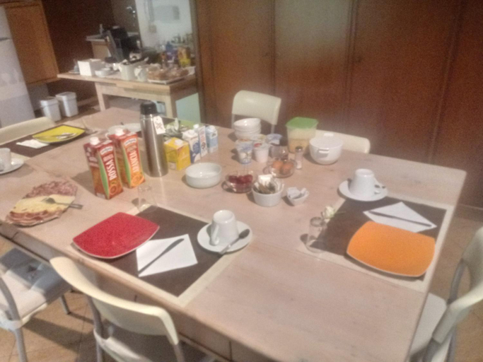 Food & Drinks