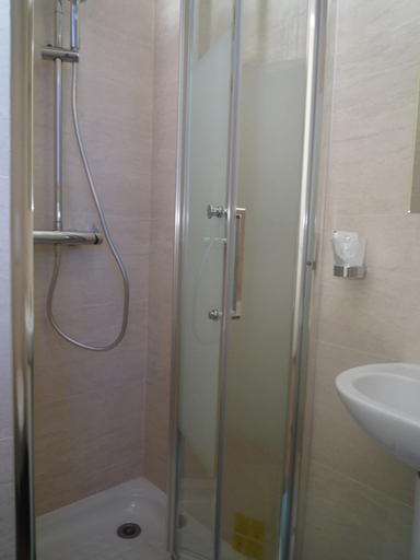 Bathroom 2, Hostel Lyonnais, Alpes-Maritimes