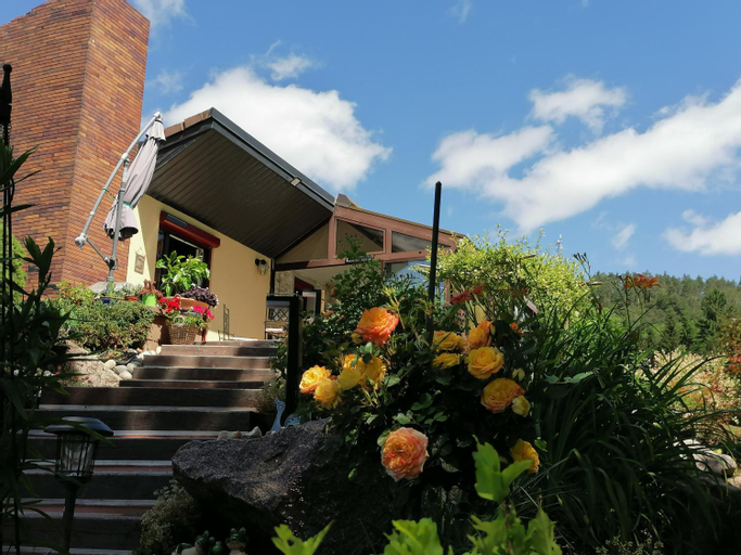 Exterior 5