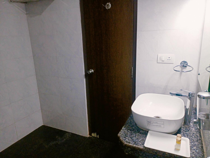 Bathroom 4, Hotel VIP Square, Puri