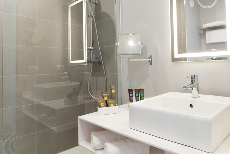 Bathroom 17