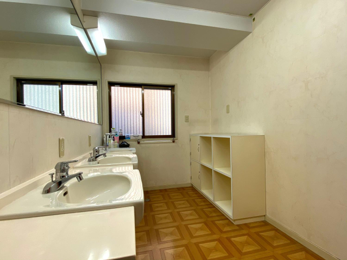 Bathroom 3, Toyofuku, Kobe