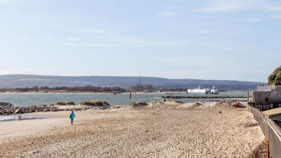 Exterior & Views 5, Sandy Shores - Moments from Blue Flag Sandbanks Beach, Poole