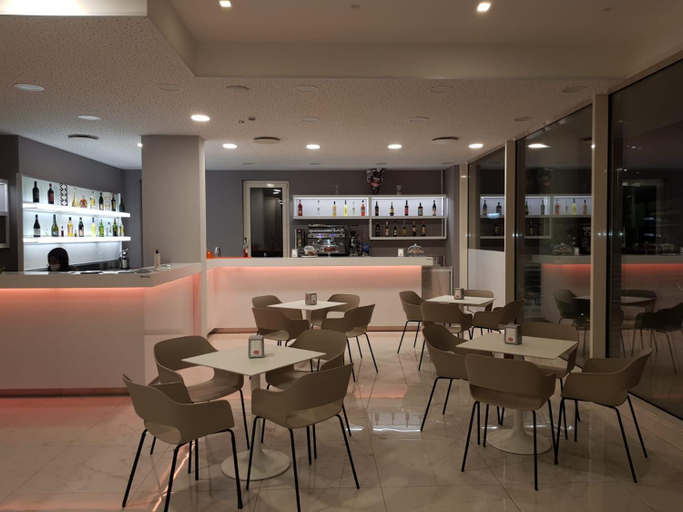 Food & Drinks 5, HOTEL SETTIBI 20m dalla spiaggia, Teramo