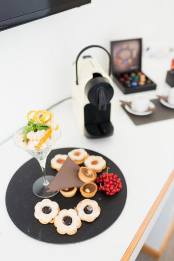 Food & Drinks