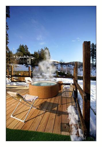 Exterior & Views 12
