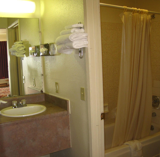 Bathroom 4, Ez 8 Motel Old Town, San Diego