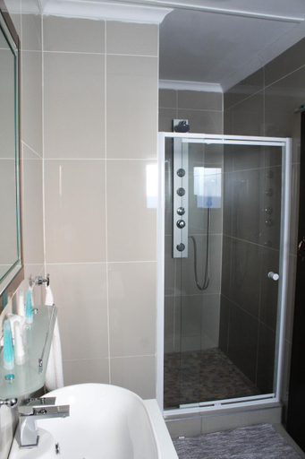 Bathroom 2, A-Z Boutique Guesthouse, Windhoek West