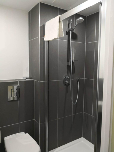 Bathroom 4, ibis budget Leicester, Leicestershire