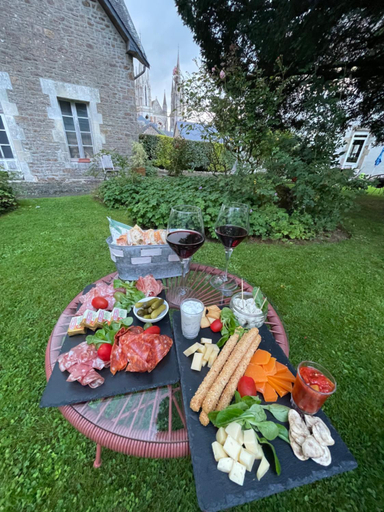 Others 3, Villa des Roses, Mayenne