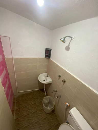 Bathroom 1, The Sea Shelter Home Stay, Kancheepuram