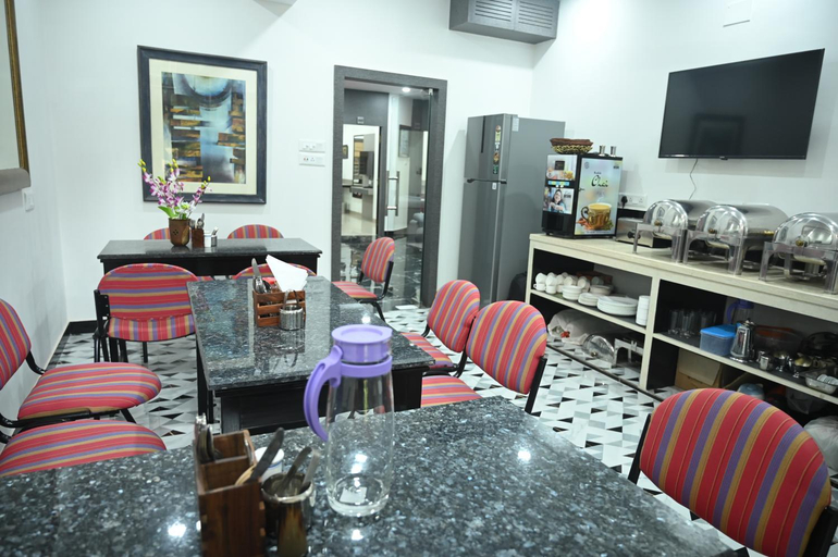 Others 5, ELGIN SUITES, Kolkata