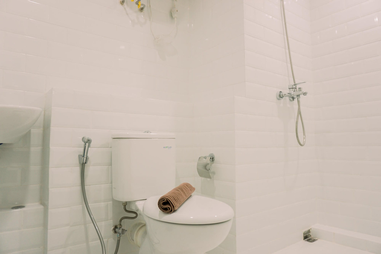 Bathroom 16