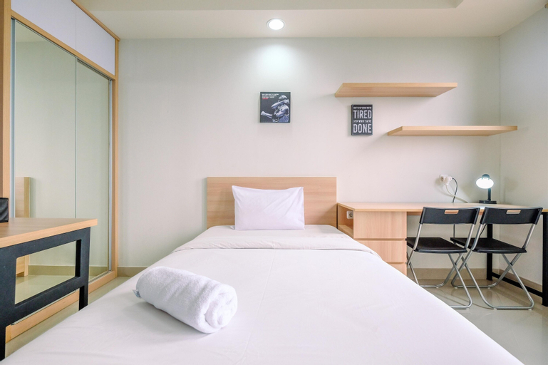Bedroom 1, Simply Look Studio High Fl At Evenciio Margonda Apartment, Depok