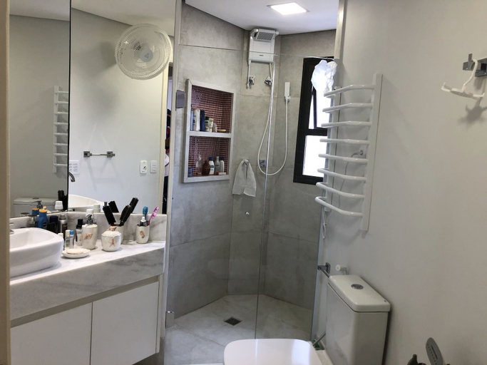 Bathroom 4, M3 Kingston Town 61, Bertioga