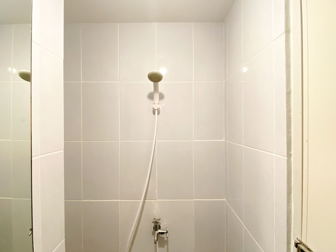 Bathroom 2, Good Choice And Nice Studio At Tokyo Riverside Pik 2 Apartment, Tangerang