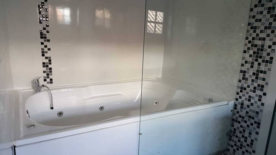 Bathroom 3, Casa de Balcones, Garzón