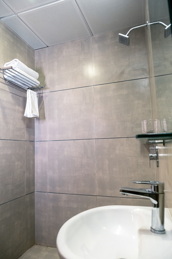 Bathroom 4, Hypons Hotel Koramangala, Bangalore