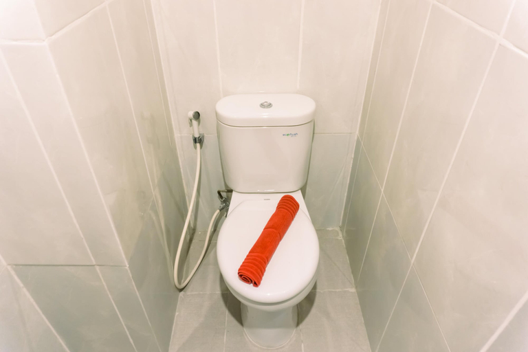Bathroom 5, Studio Room With Cozy Style At Serpong Garden Apartment, Tangerang