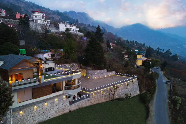 Exterior & Views