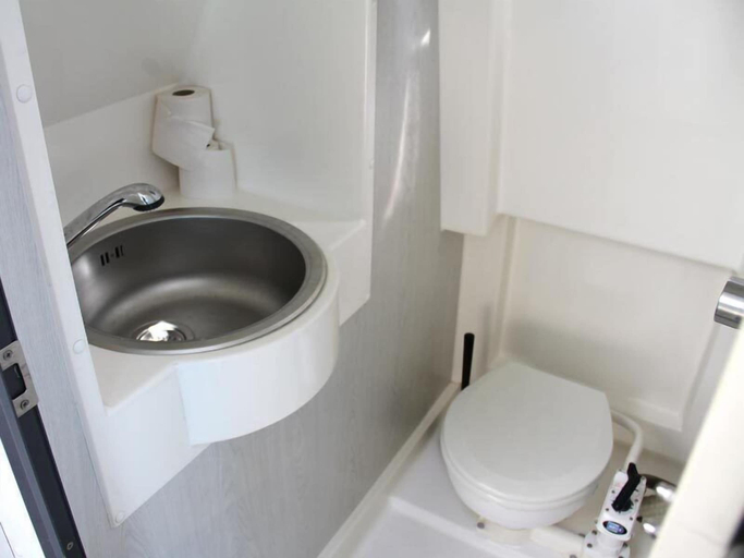 Bathroom 4, Boats & Yachts at Rechlin Harbor by Kuhnle-Tours, Mecklenburgische Seenplatte