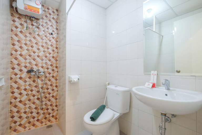Bathroom 4, Cozy 2Br Signature Park Grande Apartment Mt Haryono, East Jakarta