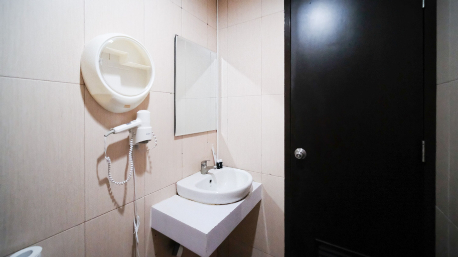 Bedroom 2, Good Location And Comfy 2Br At Tamansari Papilio Apartment, Surabaya
