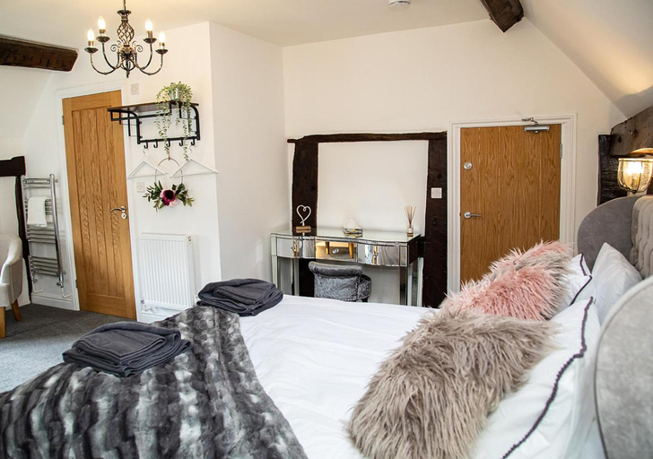 Others 2, The Yew Tree Inn, Shropshire