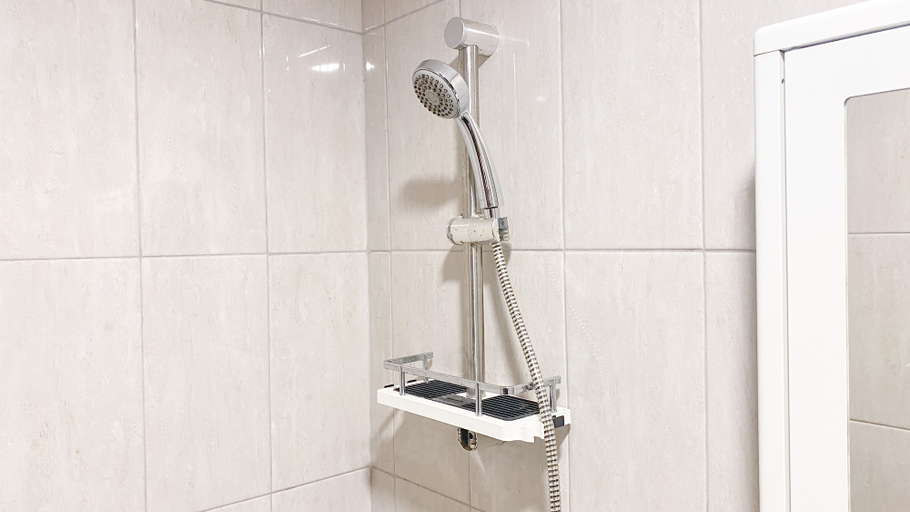 Bathroom 5, Modern And Nice Studio Citra Living Apartment, West Jakarta