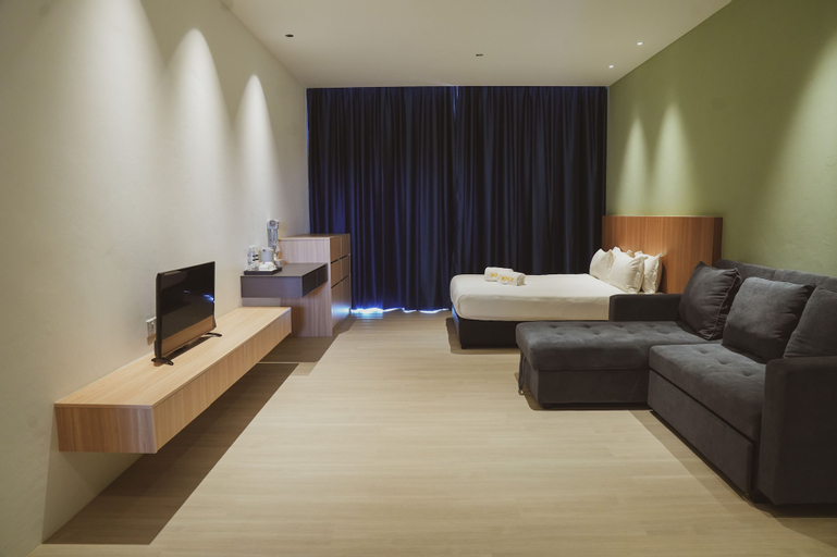 Others, Roxy Beach Apartment, Lundu