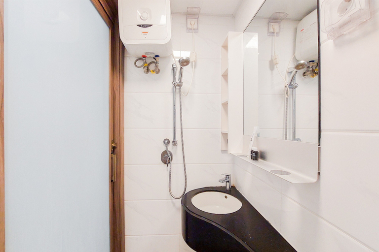 Bathroom 3, Good Choice Studio At Sky House Bsd Apartment, South Tangerang