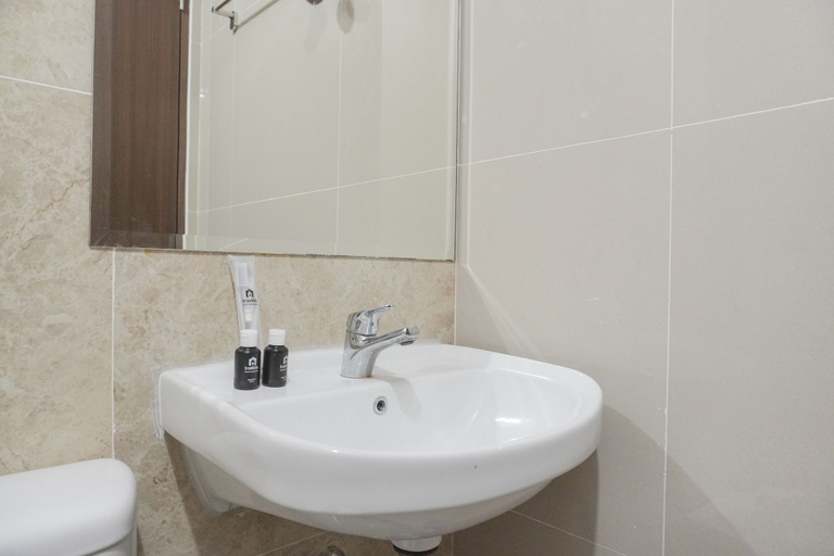Bathroom 5, Best And Homey Studio At Transpark Bintaro Apartment, South Tangerang