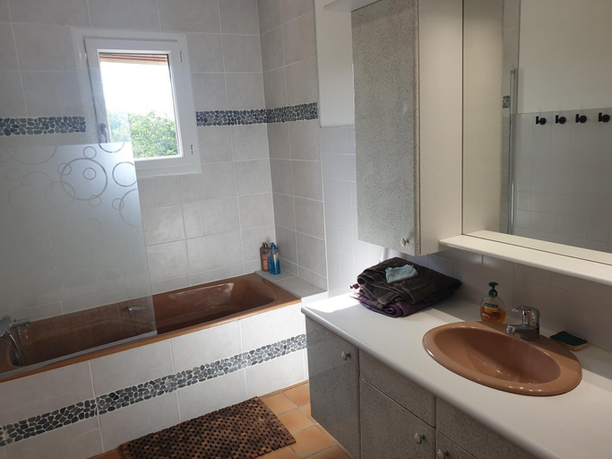 Bathroom, Chambre avec cuisine équipée sur demande, Lot