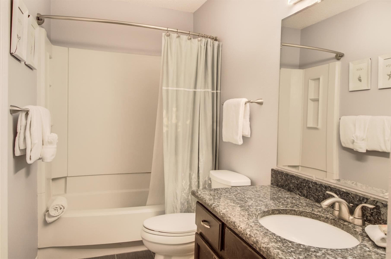 Bathroom 3, 7E, Shell We Stay?, Walton