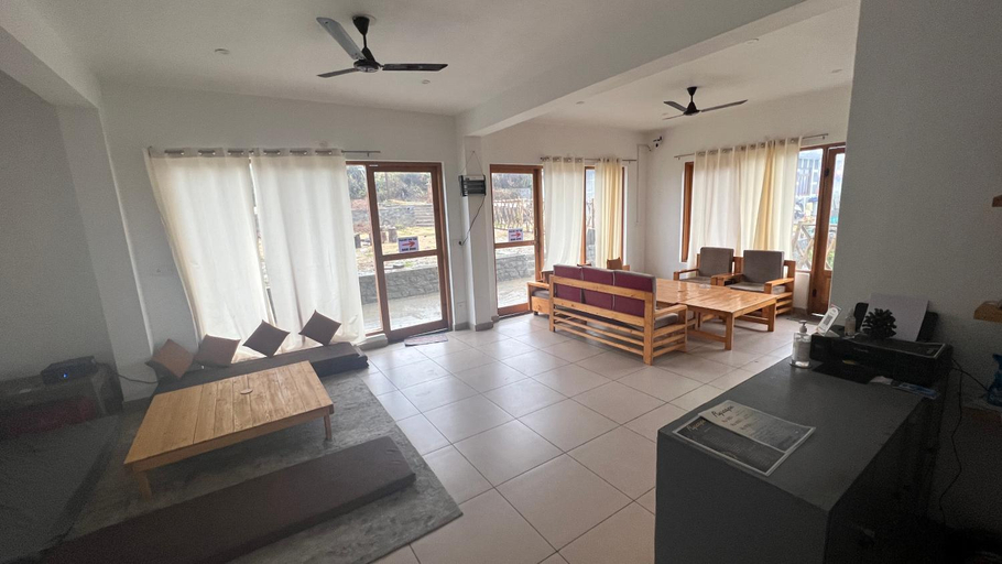 Public Area 2, Flyscape Hostel, Kangra