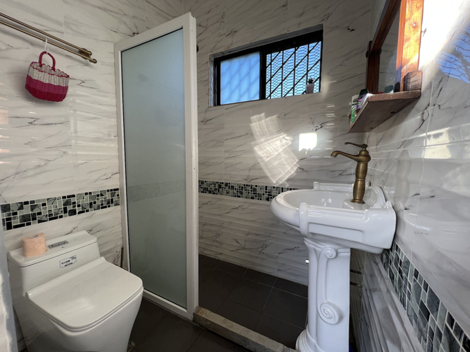 Bathroom 3, Pasifika Guesthouse, Ba