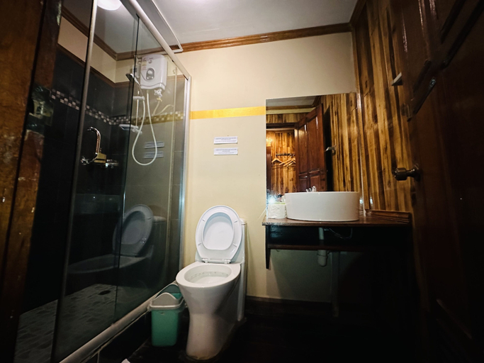 Bathroom 4, Rimvang Guest House, Luang Prabang