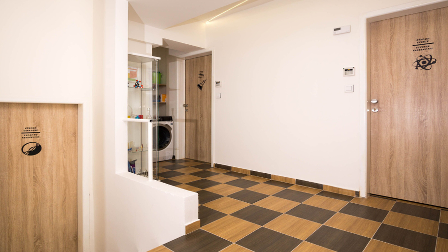 Others 5, School Apartment by metro stop Vyšehrad, Praha 2