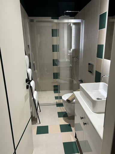 Bathroom 5, Living Yard Thissio, Attica