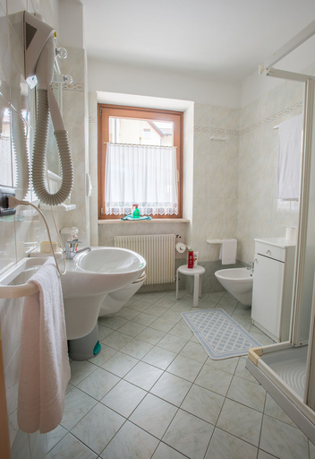 Bathroom 3, Residence Betulla, Trento