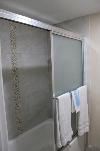 Bathroom 3, Motel 6 Selma, CA, Fresno