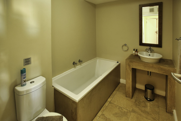 Bathroom 4, Ellefsen Golf Suite 106 Langebaan 4-slpr, West Coast